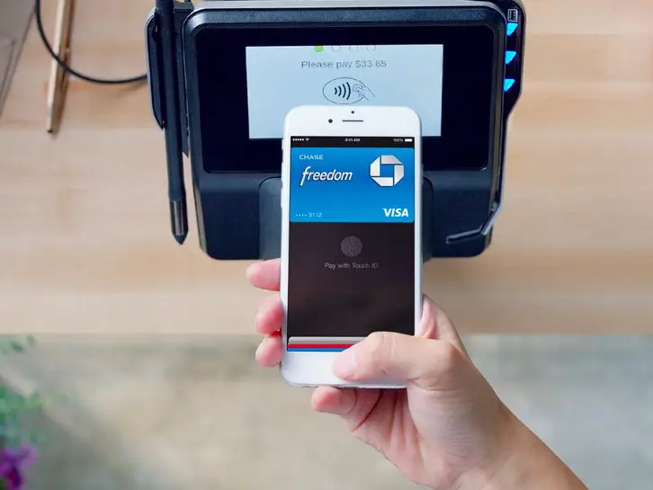 Paying with Apple Pay.